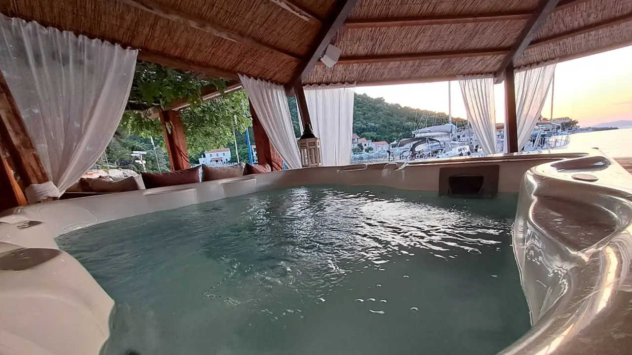 Empty hot tub ready for use