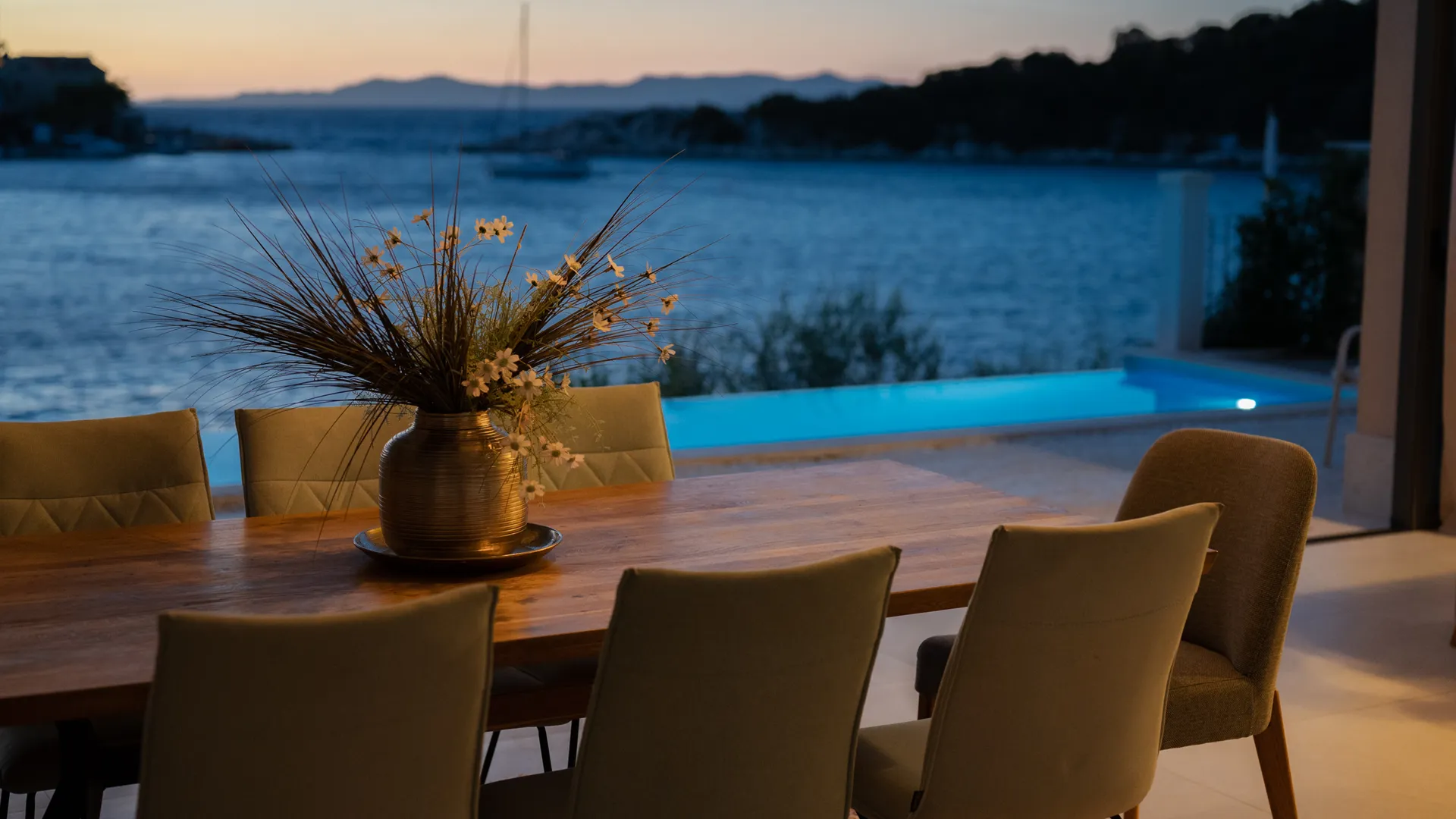 Find the spirit of Mediterranean
